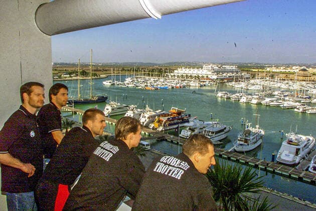 Han96 Trainingslager in der Algarve. Vom Hotel - Blick auf Yachthafen. Sievers, Rose, Christian Mikolajczak, Morinas, Zuraw am 09.01.2002. *** Han96 training camp in the Algarve From the hotel view to marina Sievers, Rose, Christian Mikolajczak, Morinas, Zuraw on 09 01 2002