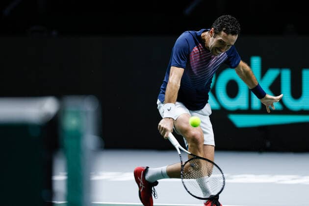 November 28, 2021, MADRID, MADRID, SPAIN: Mikhail Kukushkin of Kazakhstan in action during the Davis Cup Finals 2021, Group B, tennis match played between Canada and Kazakhstan at Madrid Arena pabilion on November 28, 2021, in Madrid, Spain. MADRID SPAIN - ZUMAa181 20211128_zaa_a181_014 Copyright: xOscarxJ.xBarrosox