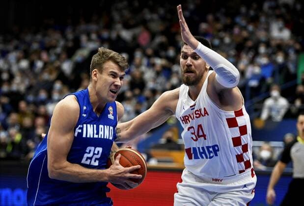Carl Lindbom of Finland and Marin Maric of Croatia during World Championships qualification match Finland vs. Croatia in Espoo, Finland, November 28, 2021. Espoo Finland LKLAPA20211128193608E950  Copyright: xAnttixAimo-Koivistox