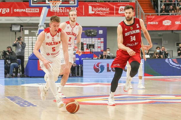 Basketball, WM Quali, Polen - Deutschland 2021.11.28 Lublin Koszykowka Kwalifikacje do Mistrzostw Swiata 2023 Polska - Niemcy N z Michal Kolenda Leon Kratzer Foto Wojciech Szubartowski Press Focus 2021.11.28 Lublin FIBA Basketball World Cup 2023 European Qualifiers Poland - Germany Michal Kolenda Leon Kratzer Credit: Wojciech Szubartowski Press Focus NEWSPIX.PL --- Newspix.pl  20211128PF_WS006