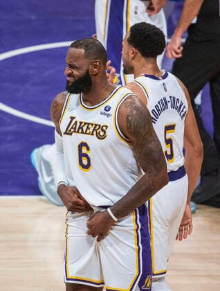 November 28, 2021, Los Angeles, California, USA: LeBron James 6 of the Los Angeles Lakers grimaces after putting up a shot during their regular season NBA, Basketball Herren, USA game with the Detroit Pistons on Sunday November 28, 2021 at the Staples Center in Los Angeles, California. Lakers defeat Pistons, 110-106. PI Los Angeles USA - ZUMAp124 20211128_zaa_p124_048 Copyright: xJAVIERxROJASx