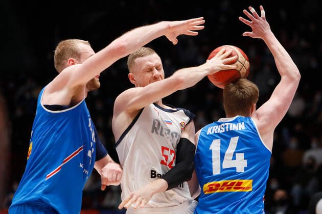Basketball, WM Quali, Island - Russland Russia V Iceland - FIBA Basketball World Cup 2023 Qualifiers Sergey Toropov 52 of Russia in action against Tryggvi Snaer Hlinason 32 and Kristinn Palsson 14 of Iceland during the FIBA Basketball World Cup 2023 Qualifying Tournament match between Russia and Iceland on November 29, 2021 at Yubileyny Sports Palace in Saint Petersburg, Russia. Saint Petersburg Russia  Copyright: xMikexKireevx originalFilename:kireev-notitle211129_npLZ0.jpg