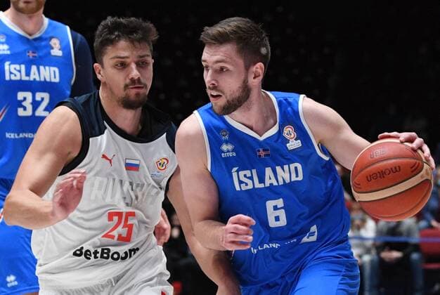 Basketball, WM Quali, Island - Russland Russia Basketball 2023 World Cup Qualifiers Iceland - Russia 6708410 29.11.2021 Russia?s Anton Astapkovich and Iceland?s Jon Axel Gudmundsson struggle for the ball during the Basketball World Cup 2023 qualifying match between Iceland and Russia at Yubileyniy Complex in St. Petersburg, Russia. Alexei Danichev Sputnik St. Petersburg Russia  Copyright: xAlexeixDanichevx