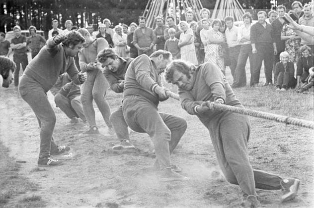 Kirov Fishing Collective Farm in Estonia 5534324 22.07.1975 The Kirov Fishing Collective Farm in Estonia, Estonian SSR. A tug of war competition during a collective farm festival. Valeriy Shustov Sputnik Estonia  Copyright: xValeriyxShustovx