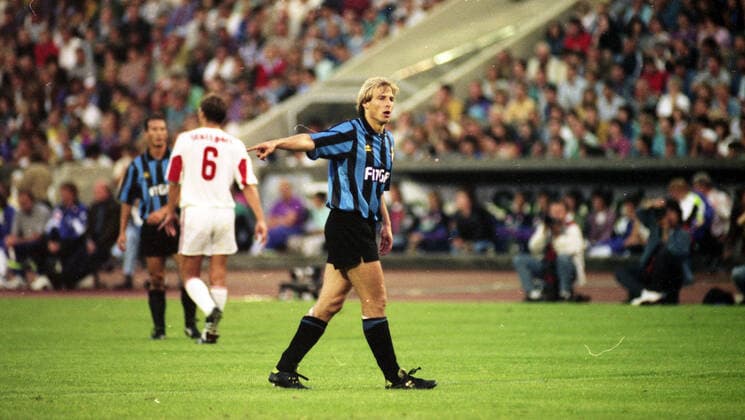 27.07.91 VfB Stuttgart - Inter Mailand Deutschland, Stuttgart, 27.07.1991, Fussball, Bundesliga, Testspiel, VfB Stuttgart - Inter Mailand (2:1): Jürgen Klinsmann (Inter Mailand). *** 27 07 91 VfB Stuttgart Inter Milan Germany, Stuttgart, 27 07 1991, Football, Bundesliga, Test match, VfB Stuttgart Inter Milan 2 1 Jürgen Klinsmann Inter Milan
