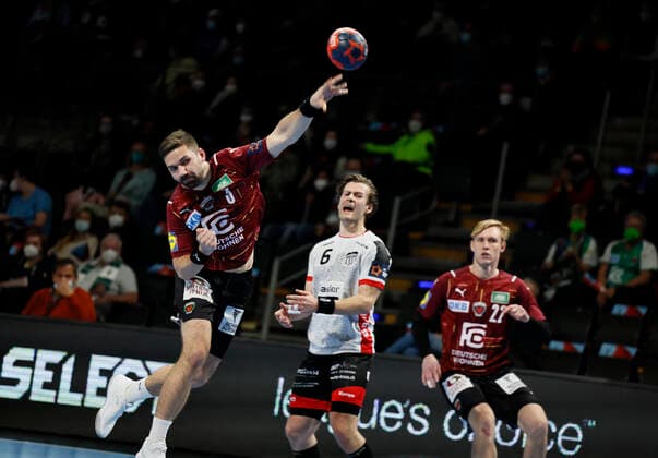 Sport Themen der Woche KW48 Sport Bilder des Tages GER EHF EuropeanLeague Saison 2021 2022 FÜCHSE Berlin vs. Pfadi Winterthur, 30.11.21, Max-Schmeling-Halle, Berlin Fabian Wiede (Füchse Berlin 3) *** GER EHF EuropeanLeague Season 2021 2022 FÜCHSE Berlin vs Pfadi Winterthur, 30 11 21, Max Schmeling Halle, Berlin Fabian Wiede Füchse Berlin 3