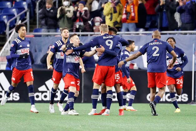 FOXBOROUGH, MA - NOVEMBER 30: The Revolution celebrate the goal from New England Revolution forward Adam Buksa (9) during an Eastern Conference semi-final between the New England Revolution and New York City FC on November 30, 2021, at Gillette Stadium in Foxborough, Massachusetts. (Photo by Fred Kfoury III Icon Sportswire) SOCCER: NOV 30 MLS, Fussball Herren, USA Cup Playoffs - New York City FC at New England Revolution Icon482211130002