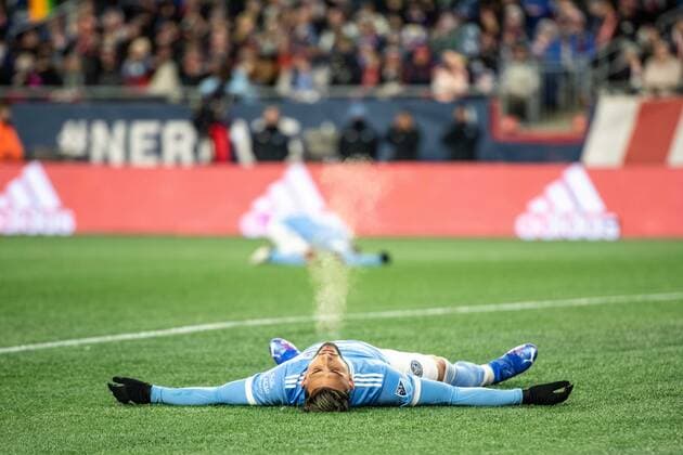Bilder des Jahres 2021, Sport 11 November Sport Bilder des Tages November 30, 2021, Foxborough, Massachusetts, USA: New York City FC midfielder VALENTIN CASTELLANOS 11 lays on the ground after missing a goal during a MLS, Fussball Herren, USA cup playoff game at Gillette Stadium in Foxborough, MA. New York City FC defeats New England Revolution 2-2 (5-3) Penalties Foxborough USA - ZUMAs192 20211130_zap_s192_013 Copyright: xMarkxSmithx