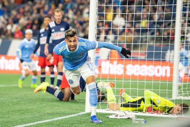 November 30, 2021, Foxborough, Massachusetts, USA: New York City FC midfielder VALENTIN CASTELLANOS 11 celebrates his overtime goal against New England Revolution goalkeeper MATT TURNER 30 during a MLS, Fussball Herren, USA cup playoff game at Gillette Stadium in Foxborough, MA. New York City FC defeats New England Revolution 2-2 (5-3) Penalties Foxborough USA - ZUMAs192 20211130_zap_s192_023 Copyright: xMarkxSmithx