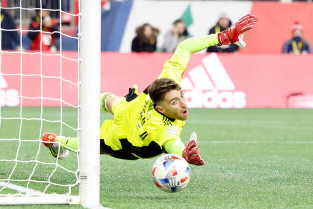 FOXBOROUGH, MA - NOVEMBER 30: New England Revolution goalkeeper Matt Turner (30) watches a penalty kick get past during an Eastern Conference semi-final between the New England Revolution and New York City FC on November 30, 2021, at Gillette Stadium in Foxborough, Massachusetts. (Photo by Fred Kfoury III Icon Sportswire) SOCCER: NOV 30 MLS, Fussball Herren, USA Cup Playoffs - New York City FC at New England Revolution Icon482211130031
