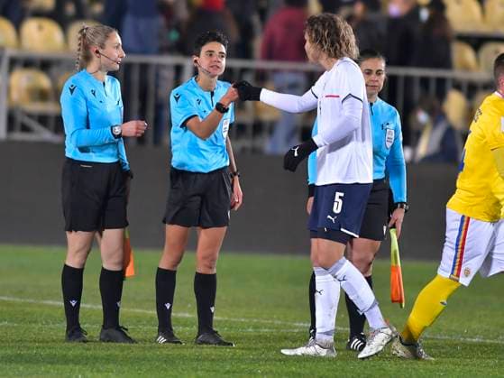 Referees Olga Almeida, Catarina Campos and Sandrine Goncalves Santos greeted by Elena Linari after the womens football match between Romania and Italy, counting for the World Cup Preliminaries, held on the Anghel Iordanescu Stadium in Voluntari, Tuesday, November 30, 2021 Voluntari Copyright: xRazvanxPasarica SPORTxPICTURESx