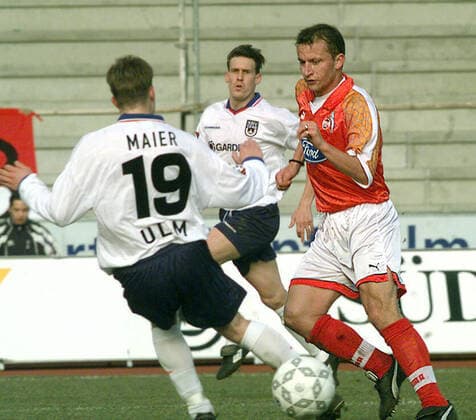 07.03.99 SSV Ulm 1846 - 1. KC Köln Deutschland, Ulm, 07.03.1999, Fussball, 2. Bundesliga, SSV Ulm 1846 - 1. KC Köln (2:2): v.l. Berd Maier (SSV Ulm 1846), Dorinel Munteanu (1. KC Köln). *** 07 03 99 SSV Ulm 1846 1 KC Köln Germany, Ulm, 07 03 1999, Football, 2 Bundesliga, SSV Ulm 1846 1 KC Köln 2 2 v l Berd Maier SSV Ulm 1846 , Dorinel Munteanu 1 KC Köln