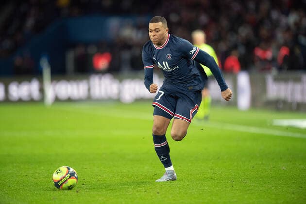 (211202) -- PARIS, Dec. 2, 2021 -- Kylian Mbappe of Paris Saint Germain competes during a French Ligue 1 football match between Paris Saint Germain (PSG) and Nice in Paris, France, Dec. 1, 2021. (Photo by Jach Chan Xinhua) (SP)FRANCE-PARIS-FOOTBALL-LEAGUE 1-PSG VS NICE JiexKe¡¤chen 