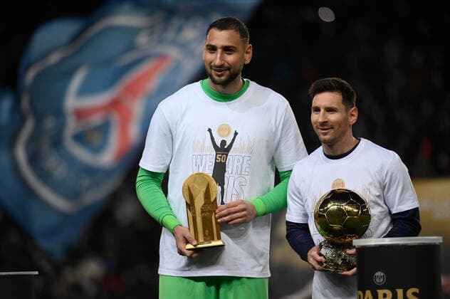 PSG OGC NICE 2021 Presentation of the Golden Ball 2021 obtained by Leo Messi, at the Parc des Princes before the match of the 16th day of Ligue 1, between Paris Saint-Germain and OGC Nice, at the Parc des Princes, on December 1st 2021  JulienxMattiax xLexPictorium LePictorium_0256442