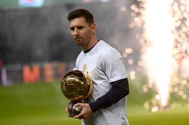 PSG OGC NICE 2021 Presentation of the Golden Ball 2021 obtained by Leo Messi, at the Parc des Princes before the match of the 16th day of Ligue 1, between Paris Saint-Germain and OGC Nice, at the Parc des Princes, on December 1st 2021  JulienxMattiax xLexPictorium LePictorium_0256444