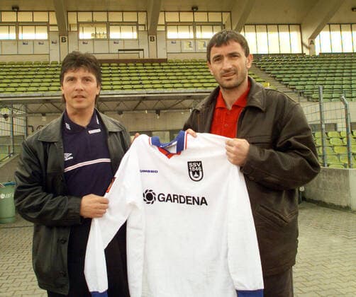 30.03.99 SSV Ulm 1846 Martin Andermatt Deutschland, Ulm, 30.03.1999, Fussball, 2. Bundesliga, SSV Ulm 1846: v.l. Martin Andermatt (Trainer), Dragan Trkulja. *** 30 03 99 SSV Ulm 1846 Martin Andermatt Germany, Ulm, 30 03 1999, Football, 2 Bundesliga, SSV Ulm 1846 v l Martin Andermatt coach , Dragan Trkulja
