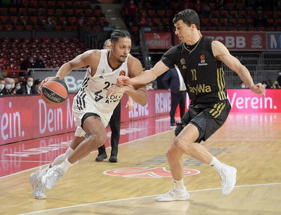 02.12.2021, xemx, Basketball EuroLeague, FC Bayern Muenchen - LCLC ASVEL Vileurbanne emspor, v.l. William Howard (LCLC ASVEL Vileurbanne), Vladimir Lucic (FC Bayern Basketball) Muenchen