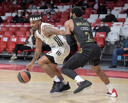 02.12.2021, xemx, Basketball EuroLeague, FC Bayern Muenchen - LCLC ASVEL Vileurbanne emspor, v.l. Chris Jones (LCLC ASVEL Vileurbanne), Corey Walden (FC Bayern Basketball) Muenchen