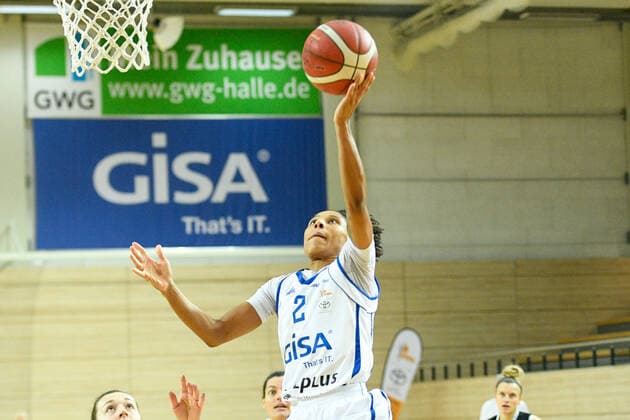 Halle, Deutschland 02. Dezember 2021: 1.BBL - Damen - 2021 2022 - Gisa Lions SV Halle vs. BC Pharmaserv Marburg Deeshyra Thomas (Halle) SWH.arena Sachsen Anhalt Copyright: xFotostandx xxBallaschx