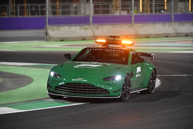Formel 1 Großer Preis von Saudi-Arabien 02.12.2021, Jeddah Corniche Circuit, Dschidda, Formel 1 Großer Preis von Saudi-Arabien ,im Bild Übersicht der Rennstrecke bei Nacht, Safety Car.