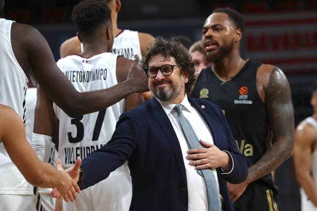 Zufriedenheit . . . Bayerns - Head Coach Andrea TRINCHIERI nach Spielende. Basketball, FC Bayern - Villeurbanne, am 2.12.2021, Basketball Euroleague, FC Bayern Basketball - LDLC ASVEL Villeurbanne, Saison 2021-2022 in Muenchen, A U D I D O M E, Deutschland. Quelle Copyright Credit : Oryk HAIST