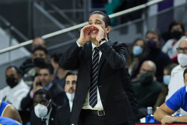December 2, 2021, MADRID, MADRID, SPAIN: Giannis Sfairopoulos of Maccabi Tel Aviv gestures during Turkish Airlines EuroLeague basketball match played between Real Madrid and Maccabi Tel Aviv at Wizink Center on December 2, 2021, in Madrid, Spain. MADRID SPAIN - ZUMAa181 20211202_zaa_a181_078 Copyright: xIrinaxR.xHipolitox