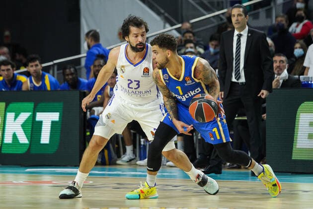 December 2, 2021, MADRID, MADRID, SPAIN: Scottie Wilbekin of Maccabi Tel Aviv and Sergio Llull Melia of Real Madrid Baloncesto in action during Turkish Airlines EuroLeague basketball match played between Real Madrid and Maccabi Tel Aviv at Wizink Center on December 2, 2021, in Madrid, Spain. MADRID SPAIN - ZUMAa181 20211202_zaa_a181_117 Copyright: xIrinaxR.xHipolitox