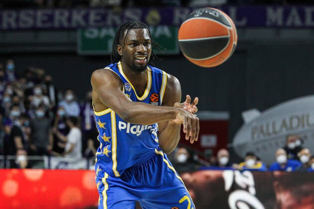 December 2, 2021, MADRID, MADRID, SPAIN: Keenan Evans of Maccabi Tel Aviv in action during Turkish Airlines EuroLeague basketball match played between Real Madrid and Maccabi Tel Aviv at Wizink Center on December 2, 2021, in Madrid, Spain. MADRID SPAIN - ZUMAa181 20211202_zaa_a181_120 Copyright: xIrinaxR.xHipolitox