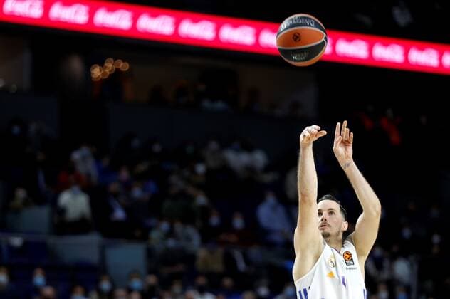 Real Madrid s guard Thomas Heurtel in action during the Euroleague fame between Real Madrid and Maccabi Playtika Tel Aviv at Wizink Center in Madrid, Spain, 02 December 2021. Real Madrid - Maccabi Playtika Tel Aviv !ACHTUNG: NUR REDAKTIONELLE NUTZUNG!  Copyright: xMARISCALx GRAF7713 20211202-1ab9ddf4a70828c2f6df4a0015c23c60897089e6