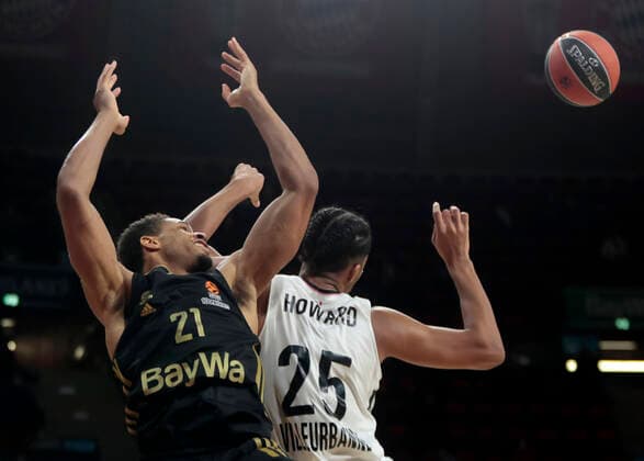 02.12.2021, Euroleague, FC Bayern Basketball vs Villeurbanne , Basketball, Audi Dome Muenchen, im Bild: Augustine Rubit (FCB Basketball) vs William Howard ( ASVEL Villeurbanne)