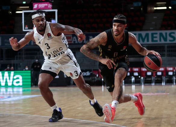 02.12.2021, Euroleague, FC Bayern Basketball vs Villeurbanne , Basketball, Audi Dome Muenchen, im Bild: Chris Jones ( ASVEL Villeurbanne) vs Nick Weiler-Babi (FCB Basketball)