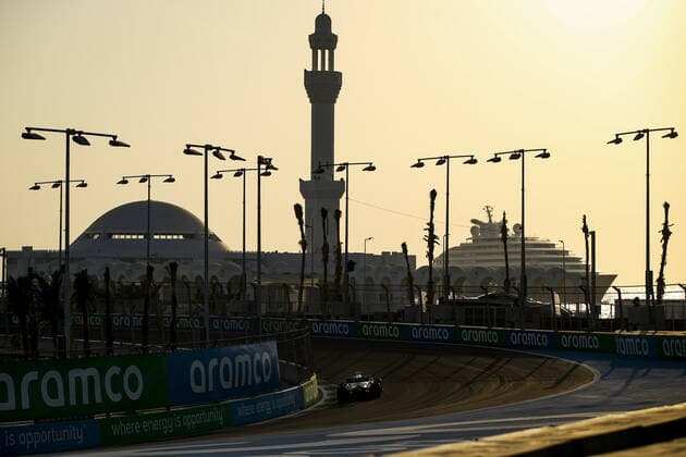 Sport Bilder des Tages Formel 1, GP Saudi-Arabien in Dschidda 07 RAIKKONEN Kimi (fin), Alfa Romeo Racing ORLEN C41, action during the Formula 1 stc Saudi Arabian Grand Prix 2021, 21th round of the 2021 FIA Formula One World Championship, WM, Weltmeisterschaft from December 3 to 5, 2021 on the Jeddah Corniche Circuit, in Jeddah, Saudi Arabia - F1 - SAUDI ARABIAN GRAND PRIX 2021 DPPI Panoramic  00121043_FGO06854.JPG
