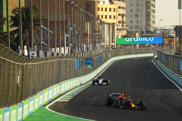 Formel 1, GP Saudi-Arabien in Dschidda 33 VERSTAPPEN Max (nld), Red Bull Racing Honda RB16B, action during the Formula 1 stc Saudi Arabian Grand Prix 2021, 21th round of the 2021 FIA Formula One World Championship, WM, Weltmeisterschaft from December 3 to 5, 2021 on the Jeddah Corniche Circuit, in Jeddah, Saudi Arabia - F1 - SAUDI ARABIAN GRAND PRIX 2021 DPPI Panoramic  FGO06931