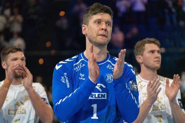 Niklas Landin (THW Kiel 1) applaudiert nach dem Spiel den Fans zu THW Kiel vs. RK Vardar Skopje, Handball, EHF Champions League, Spieltag 9, Saison 2021 2022, 02.12.2021 Marcel von Fehrn THW Kiel vs. RK Vardar Skopje, Handball, EHF Champions League, Spieltag 9, Saison 2021 2022, 02.12.2021 Kiel Copyright: xEibnerxPressefoto MarcelxvonxFehrnx EP_MFN