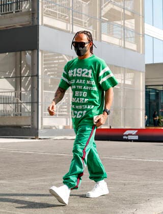 Formel 1, GP Saudi-Arabien in Dschidda, Ankunft von Lewis Hamilton 44 Lewis Hamilton (GBR, Mercedes-AMG Petronas F1 Team), F1 Grand Prix of Saudi Arabia at Jeddah Corniche Circuit on December 3, 2021 in Jeddah, Saudi Arabia. (Photo by HOCH ZWEI) Jeddah Saudi Arabia