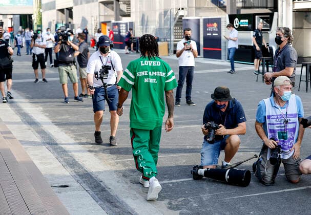Formel 1, GP Saudi-Arabien in Dschidda, Ankunft von Lewis Hamilton 44 Lewis Hamilton (GBR, Mercedes-AMG Petronas F1 Team), F1 Grand Prix of Saudi Arabia at Jeddah Corniche Circuit on December 3, 2021 in Jeddah, Saudi Arabia. (Photo by HOCH ZWEI) Jeddah Saudi Arabia