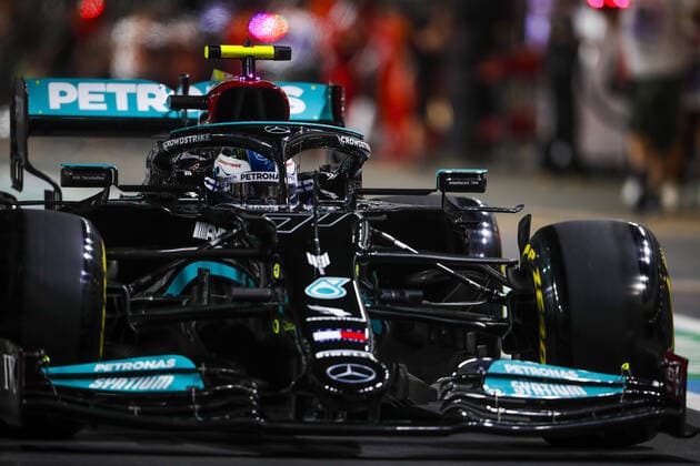 77 BOTTAS Valtteri (fin), Mercedes AMG F1 GP W12 E Performance, action during the Formula 1 stc Saudi Arabian Grand Prix 2021, 21th round of the 2021 FIA Formula One World Championship, WM, Weltmeisterschaft from December 3 to 5, 2021 on the Jeddah Corniche Circuit, in Jeddah, Saudi Arabia - F1 - SAUDI ARABIAN GRAND PRIX 2021 DPPI Panoramic  00121043__V2_4555.JPG