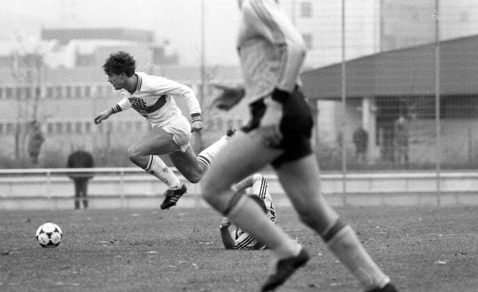 16.11.85 VfB Stuttgart II - FC Rastatt 04 Deutschland, Stuttgart, 16.11.1985, Fussball, Amateure, VfB Stuttgart II - FC Rastatt 04: Achim Feyl (VfB Stuttgart II). *** 16 11 85 VfB Stuttgart II FC Rastatt 04 Germany, Stuttgart, 16 11 1985, Football, Amateurs, VfB Stuttgart II FC Rastatt 04 Achim Feyl VfB Stuttgart II