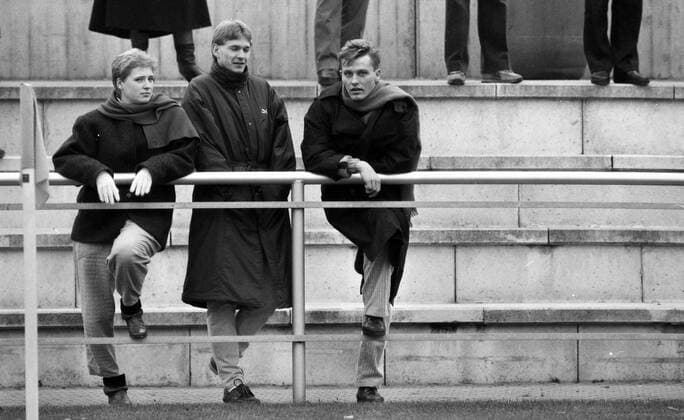 16.11.85 VfB Stuttgart II - FC Rastatt 04 Deutschland, Stuttgart, 16.11.1985, Fussball, Amateure, VfB Stuttgart II - FC Rastatt 04: v.l. Heribert Stadler, Christian Streich (beide Stuttgarter Kickers). *** 16 11 85 VfB Stuttgart II FC Rastatt 04 Germany, Stuttgart, 16 11 1985, Football, Amateurs, VfB Stuttgart II FC Rastatt 04 v l Heribert Stadler, Christian Streich both Stuttgarter Kickers