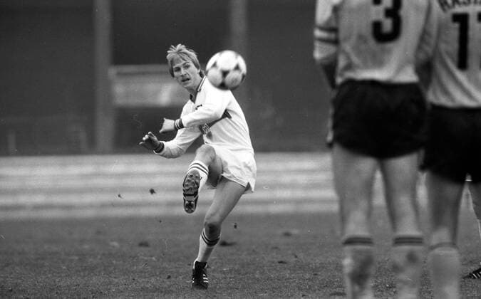 16.11.85 VfB Stuttgart II - FC Rastatt 04 Deutschland, Stuttgart, 16.11.1985, Fussball, Amateure, VfB Stuttgart II - FC Rastatt 04: Michael Spies (VfB Stuttgart II). *** 16 11 85 VfB Stuttgart II FC Rastatt 04 Germany, Stuttgart, 16 11 1985, Football, Amateurs, VfB Stuttgart II FC Rastatt 04 Michael Spies VfB Stuttgart II