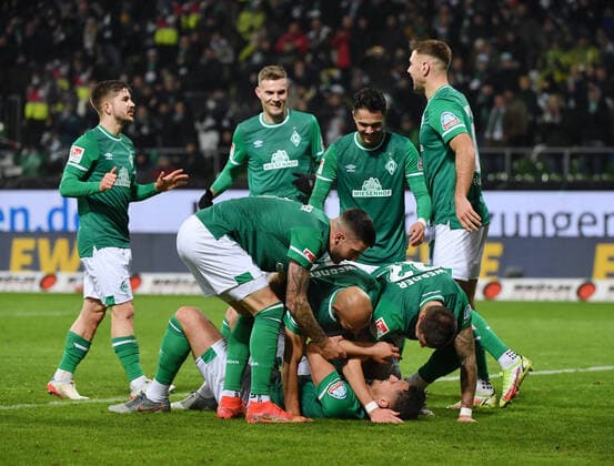 Sport Themen der Woche KW48 Jubel Bremen 2:0, Torschütze Milos Veljkovic (Werder Bremen), am Boden, wird gefeiert 03.12.2021, Fussball GER, Saison 2021 2022, 2. Bundesliga, 16. Spieltag, SV Werder Bremen - Erzgebirge Aue, Foto: Maik Hölter TEAM2sportphoto ***DFL regulations prohibit any use of photographs as image sequences and or quasi-video.*** Bremen Bremen Deutschland *** Jubel Bremen 2 0, Goalscorer Milos Veljkovic Werder Bremen , on the ground, is celebrated 03 12 2021, Football GER, Season 2021 2022, 2 Bundesliga, 16 Matchday, SV Werder Bremen Erzgebirge Aue, Photo Maik Hölter TEAM2sportphoto DFL regulations prohibit any use of photographs as image sequences and or quasi video Bremen Bremen Germany Team2