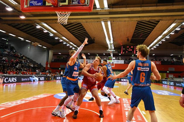 03.12.2021, xsltx, Basketball BBL Bundesliga, Giessen 46ers - ratiopharm ulm emspor, Mitte: Johannes Lischka - Small Forward Power Forward (Jobstairs Gießen 46ers) Newcomer Lischka setzt sich unter dem Ulmer Korb durch (DFL DFB REGULATIONS PROHIBIT ANY USE OF PHOTOGRAPHS as IMAGE SEQUENCES and or QUASI-VIDEO) Giessen