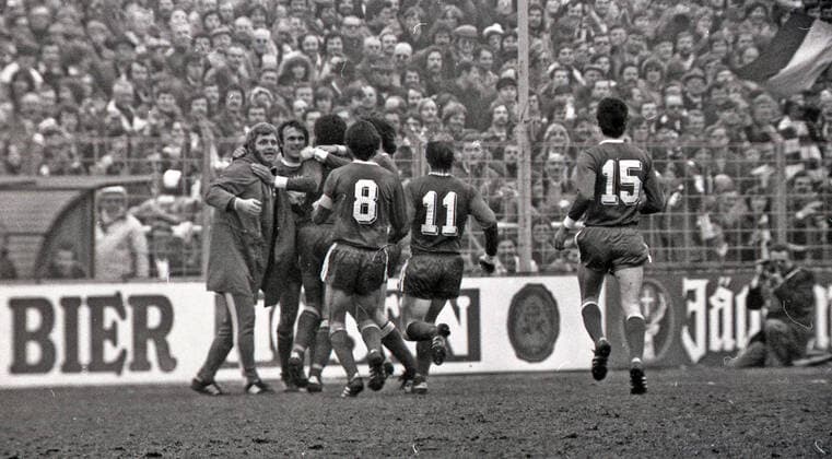 01.04.78 FC St. Pauli - VfB Stuttgart Deutschland, Hamburg, 01.04.1978, Fussball, Bundesliga, FC St. Pauli - VfB Stuttgart (1:1): Jürgen Sundermann (Trainer VfB Stuttgart). *** 01 04 78 FC St Pauli VfB Stuttgart Germany, Hamburg, 01 04 1978, Football, Bundesliga, FC St Pauli VfB Stuttgart 1 1 Jürgen Sundermann Coach VfB Stuttgart