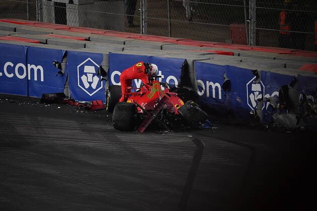 Formel 1 Großer Preis von Saudi-Arabien 03.12.2021, Jeddah Corniche Circuit, Dschidda, Formel 1 Großer Preis von Saudi-Arabien ,im Bild Unfall von Charles Leclerc (MCO), Scuderia Ferrari Mission Winnow