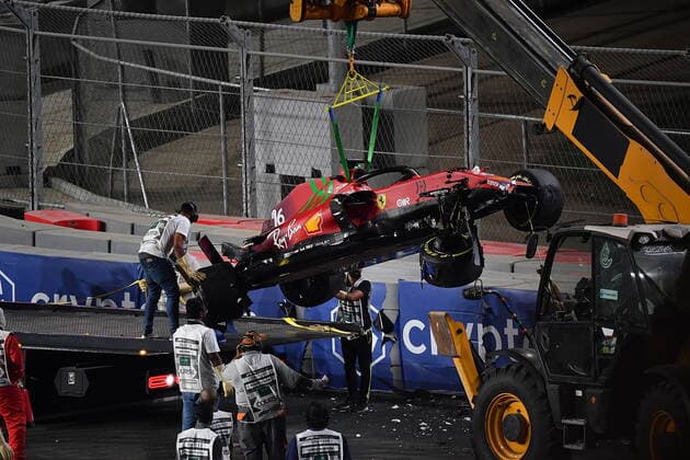 Formel 1 Großer Preis von Saudi-Arabien 03.12.2021, Jeddah Corniche Circuit, Dschidda, Formel 1 Großer Preis von Saudi-Arabien ,im Bild Unfall von Charles Leclerc (MCO), Scuderia Ferrari Mission Winnow