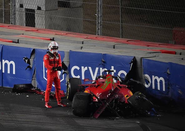 Formel 1 Großer Preis von Saudi-Arabien 03.12.2021, Jeddah Corniche Circuit, Dschidda, Formel 1 Großer Preis von Saudi-Arabien ,im Bild Unfall von Charles Leclerc (MCO), Scuderia Ferrari Mission Winnow