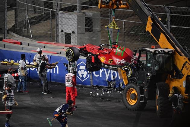 Formel 1 Großer Preis von Saudi-Arabien 03.12.2021, Jeddah Corniche Circuit, Dschidda, Formel 1 Großer Preis von Saudi-Arabien ,im Bild Unfall von Charles Leclerc (MCO), Scuderia Ferrari Mission Winnow