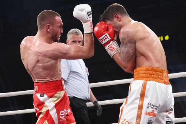 Sport Themen der Woche KW48 Boxen: Wasserman Boxgala, Ilsenburg, 03.11.2021 IBF-Europameisterschaft: Denis Radovan (GER) - Brian Rose (GBR) Ilsenburg Germany *** Boxing Wasserman Boxgala, Ilsenburg, 03 11 2021 IBF European Championship Denis Radovan GER Brian Rose GBR Ilsenburg Germany