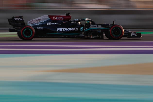 (211204) -- JEDDAH, Dec. 4, 2021 -- Mercedes-AMG Petronas driver Lewis Hamilton attends the first practice for Formula 1 STC Saudi Arabian Grand Prix 2021 on the brand-new Jeddah Corniche Circuit in Jeddah, Saudi Arabia, Dec. 3, 2021. (Saudi Arabian Ministry of Media Handout via Xinhua) (SP)SAUDI ARABIA-JEDDAH-F1-OPENING PARACTICE-GRAND PRIX 2021 WangxHaizhou 
