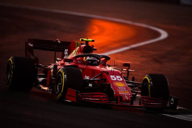 55 SAINZ Carlos (spa), Scuderia Ferrari SF21, action during the Formula 1 stc Saudi Arabian Grand Prix 2021, 21th round of the 2021 FIA Formula One World Championship, WM, Weltmeisterschaft from December 3 to 5, 2021 on the Jeddah Corniche Circuit, in Jeddah, Saudi Arabia - F1 - SAUDI ARABIAN GRAND PRIX 2021 DPPI Panoramic  20211204_GOODEN_FG0O1964
